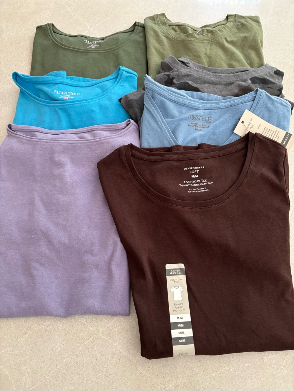 7 pcs Women’s Short Sleeve Tee Bundle Multi Colours Size Medium Denver Hayes